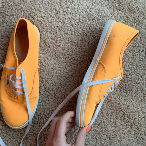 Bright Orange Vans!🍊 - Picture 3 of 5